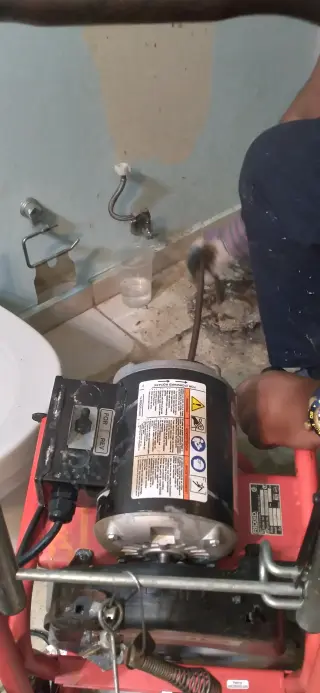 Destapes y Plomería 24 horas