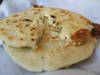 Pupusas ilimitadas de Maiz o Arroz