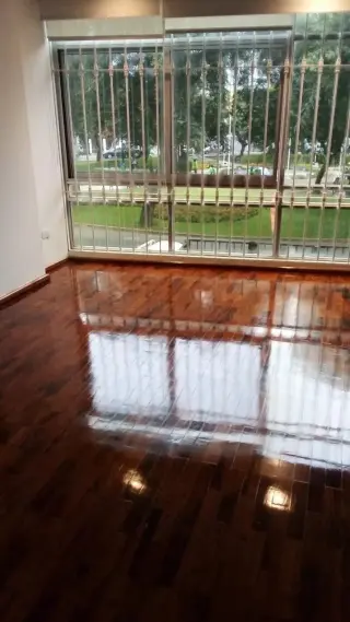 Parquet y Otros servicios