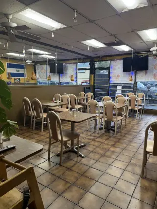Se vende restaurante salvadoreño