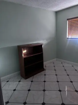 Renta de cuarto en Fontana