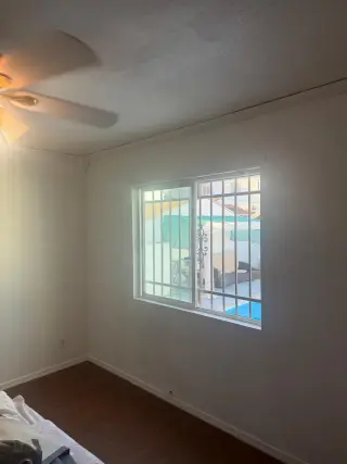Cuarto con baño para hombre solo