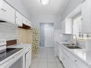 Hialeah Gem with Tropical Charm!