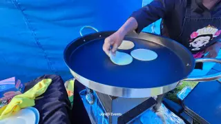 Cazuelitas de guisados con tortillas hechas a mano