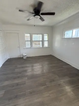 Large, 1 bedroom unit, balcony