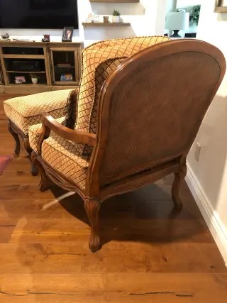 Hermoso juego de sala de 4 piezas a juego - $400