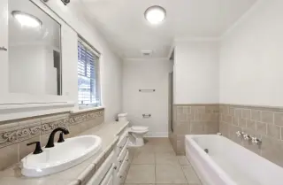 Stylish Apartment in Great Location