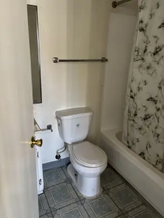Cuarto de renta con bańo y clóset propio