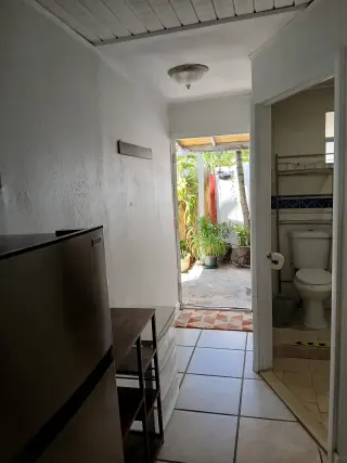 Habitación amoblada independiente.