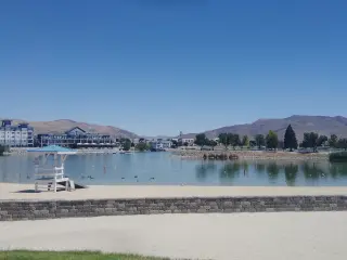 Hola ayudamos en limpiesa de casas vacias.