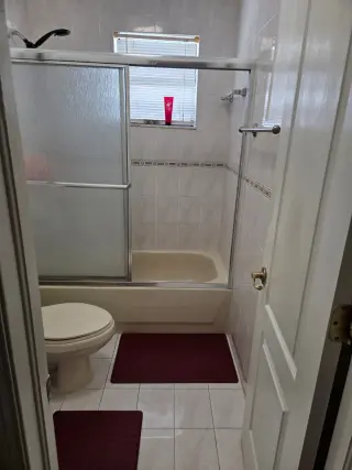 CUARTO CON BAÑO