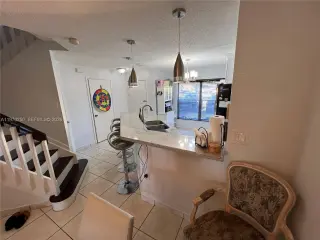 Hermoso Townhouse para la venta 2/2.5