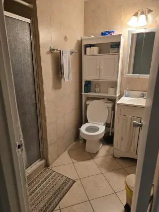 Habitación Alquiler en Vecindario Tranquilo para una mujer.