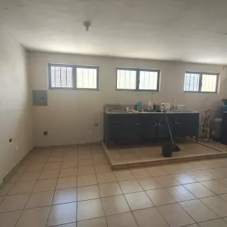 En Renta: Amplio Apartamento ó Bod4ega en 2do Piso