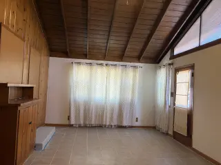 One bedroom in three bedrooms house for rent.