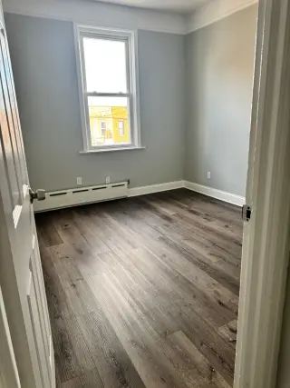 Apartamento 2 Dormitorios, Segundo piso Cerca Tren 7