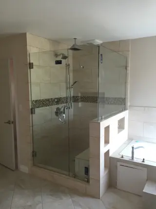 Renovación de Baño Moderno con Ducha de Vidrio