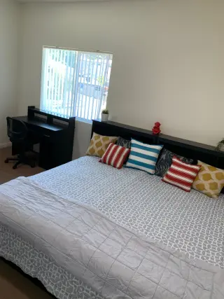 FULLY FURNISHED SHARED/STUDENT HOUSING MINUTES TO CAL STATE LA!!