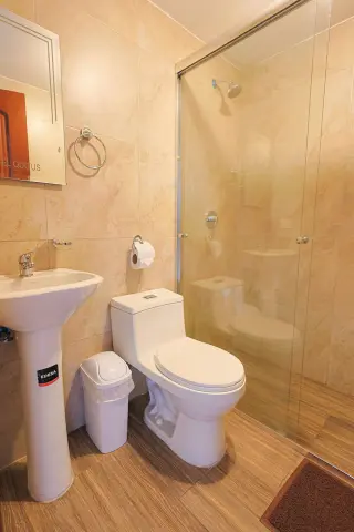 HOTEL QUITUS AIRPORT / 6 MIN DEL AEROPUERTO INTERNACIONAL MARISCAL SUCRE QUITO