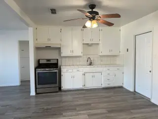 Charming 2 bedroom 1 baths in Northeast Bakersfield.