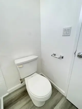 Renovated Studio w/ Modern Kitchen, Pool, Gym & Parking – East Hollywood