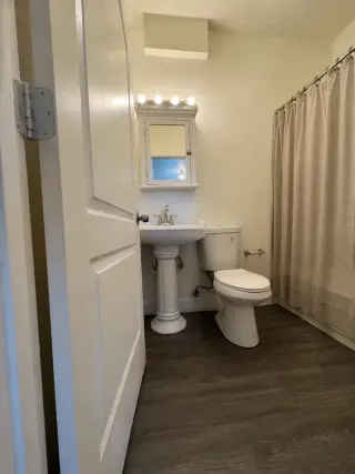 Apartamento de 2 Recámaras y 2 Baños en Renta Van Nuys 2 Bedroom Bath Apartment