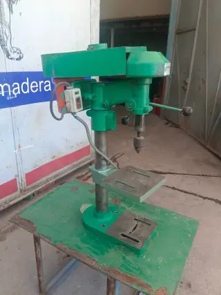 Taladro de banco Helmo ½ HP Broquero 16mmØ