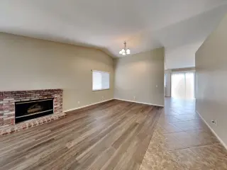 3 dormitorios, 2 baños, listo para habitar.