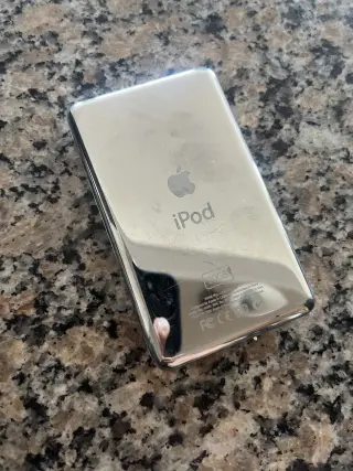 Apple iPod Classic 20GB + Dock/Alarm Clock