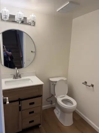 Townhouse 2 bed/ 2.5 bath