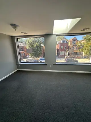 Jackson Heights Tenemos 2 Hermosas Oficinas cerca 77st