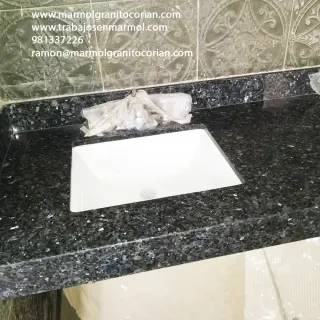 GRANITO STEEL GREY: SOBRIEDAD, RESISTENCIA Y DISEÑO
