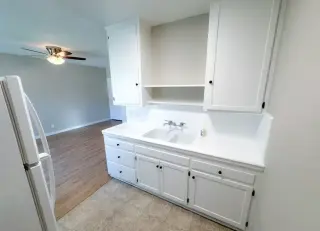 BUENA PARK CA Un dormitorio con estacionamiento