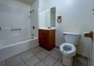 Rento habitación con baño privado