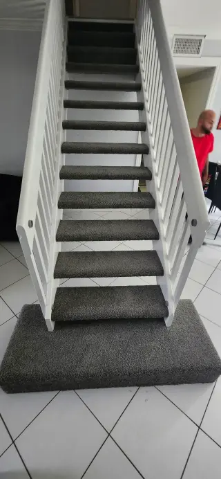 Servicio de Instalación de Alfombra para Escaleras