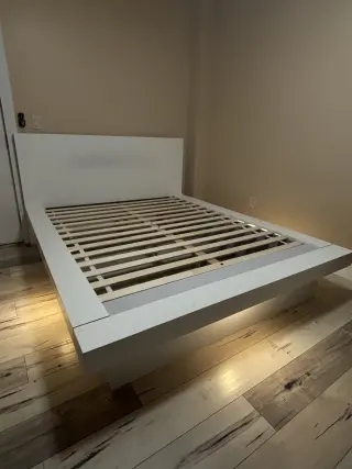 Se vende plataforma de cama queen