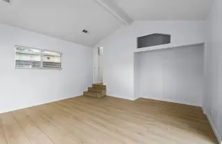 15944 Valerio St, Van Nuys, CA 91406