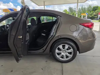 💥 IMPECABLE 🚗 2015 Mazda 3 / 💵 $4.000 CASH