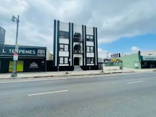 ¡Estudio Económico en Pico Union – Disponible Ahora! $1295 y 2 meses gratis