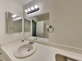 3 dormitorios, 2 baños, listo para habitar.