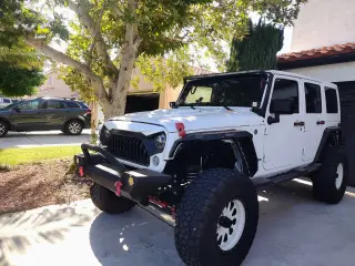 2018 Jeep Wrangler JK Unlimited Sahara - 4WD, V6, SUV de 4 puertas