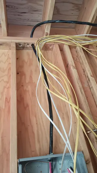 Busco trabajo de ayudante de electricista