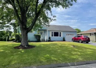 Charming ranch home conveniently family house