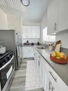 Renovated Studio Hilltop Views | Great Walk Score | Best Value