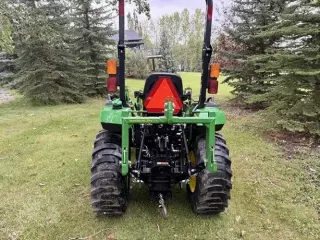 Tractor Compacto John Deere con Cargador