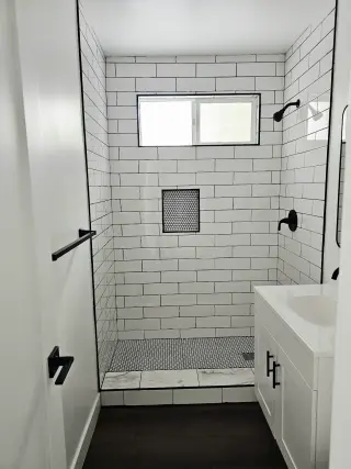 Hermoso Apartamento de 2 Rec / 1 Baño Totalmente Remodelado – Listo para Mudarse