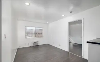 TRENDY FULLY RENOVATED 2 BEDROOM AND 2 BATH IN PRIME K-TOWN LOCATION