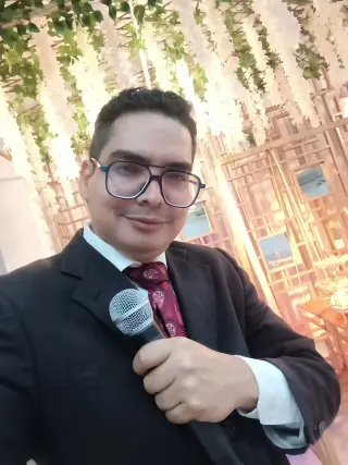 Animador y maestro de ceremonias de matrimonios.
