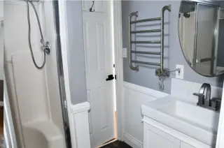 3  dormitorios y 2 baños ubicado