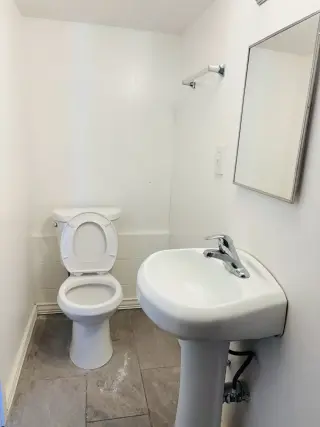 RENTA DE HABITACIÓN CON BAÑO PRIVADO
